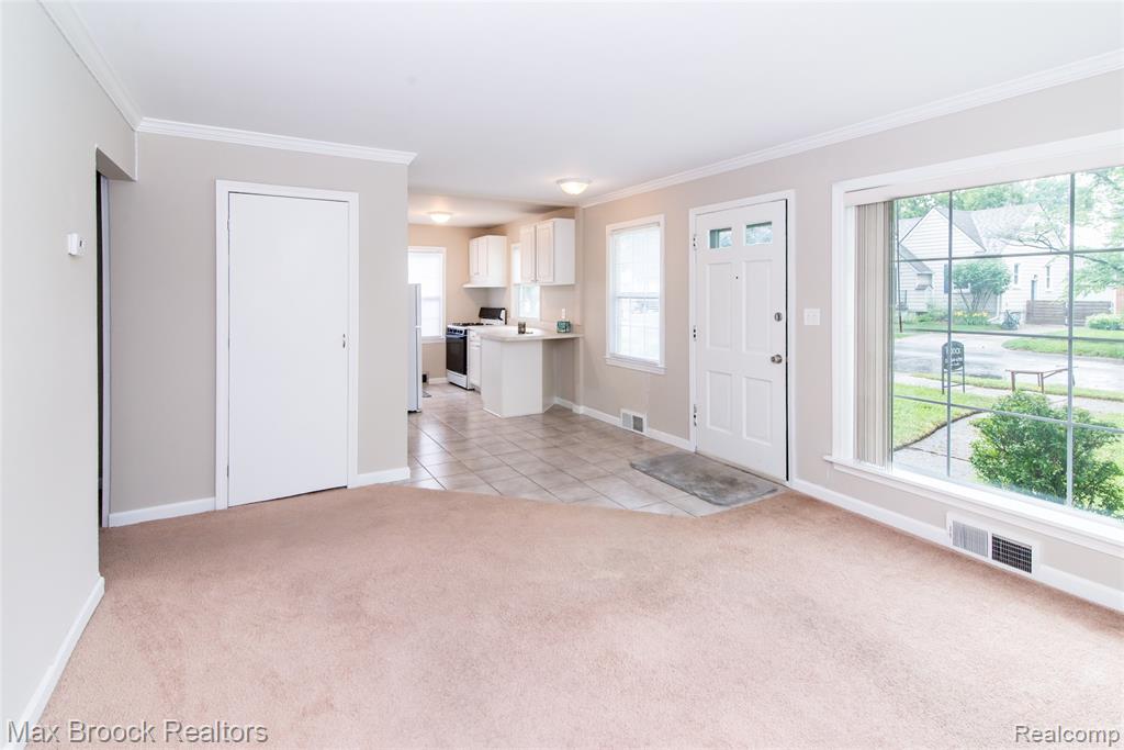 2038 Moorhouse Street Ferndale, MI 48220 - Photo 4 of 24