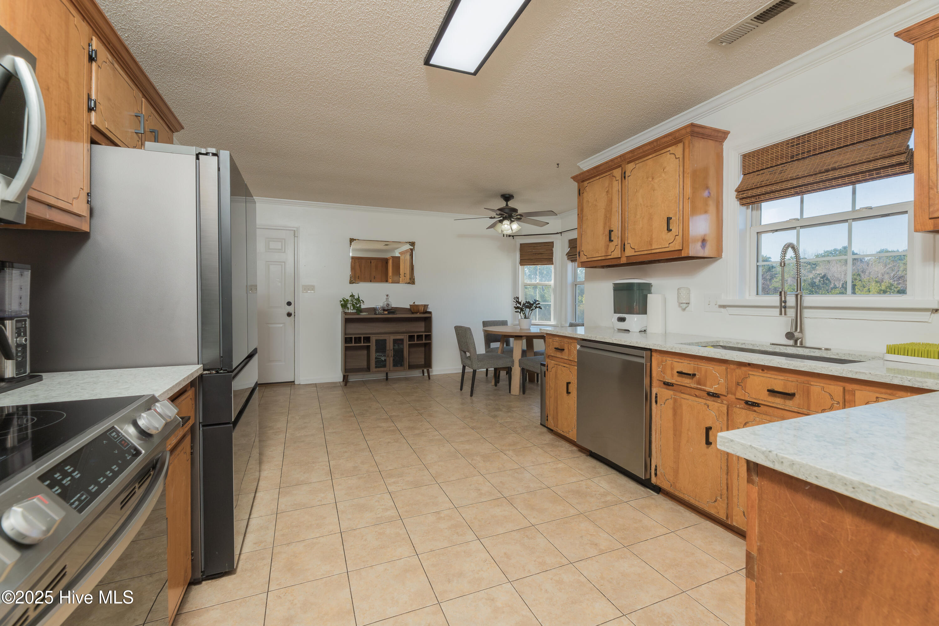 215 East Ridge Court Jacksonville, NC 28540 - Photo 23 of 55 Kitchen