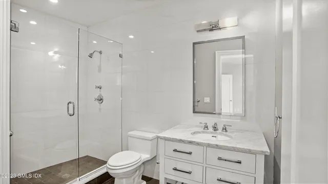 $11,000 | 409 Greenwich Avenue, Unit A, Greenwich, CT 06830