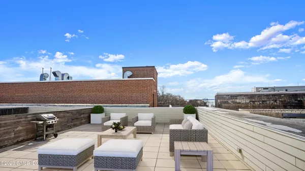 $11,000 | 409 Greenwich Avenue, Unit A, Greenwich, CT 06830