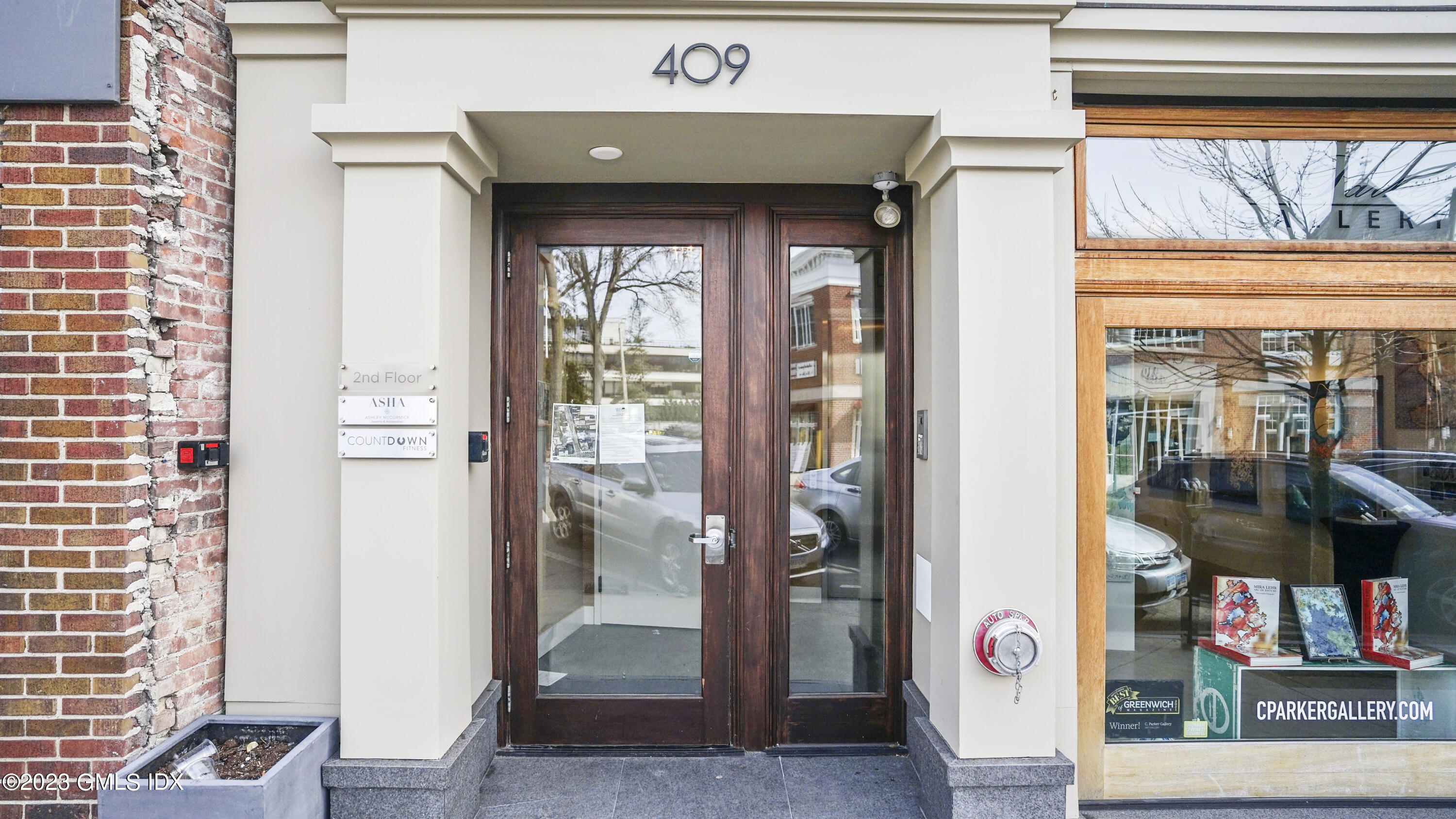 409 Greenwich Avenue, Unit A Greenwich, CT 06830 - Photo 15 of 17 a view of an outdoor space