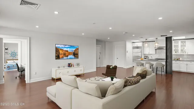 $11,000 | 409 Greenwich Avenue, Unit A, Greenwich, CT 06830