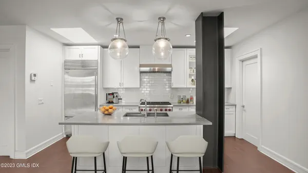 $11,000 | 409 Greenwich Avenue, Unit A, Greenwich, CT 06830