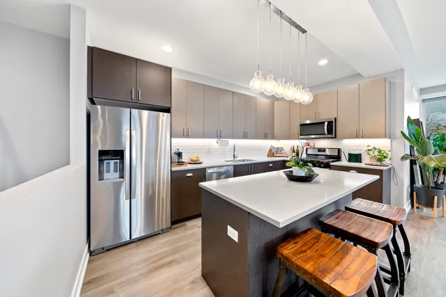 $550,000 | 2304 West Jackson Boulevard, Unit 1E, Chicago, IL 60612