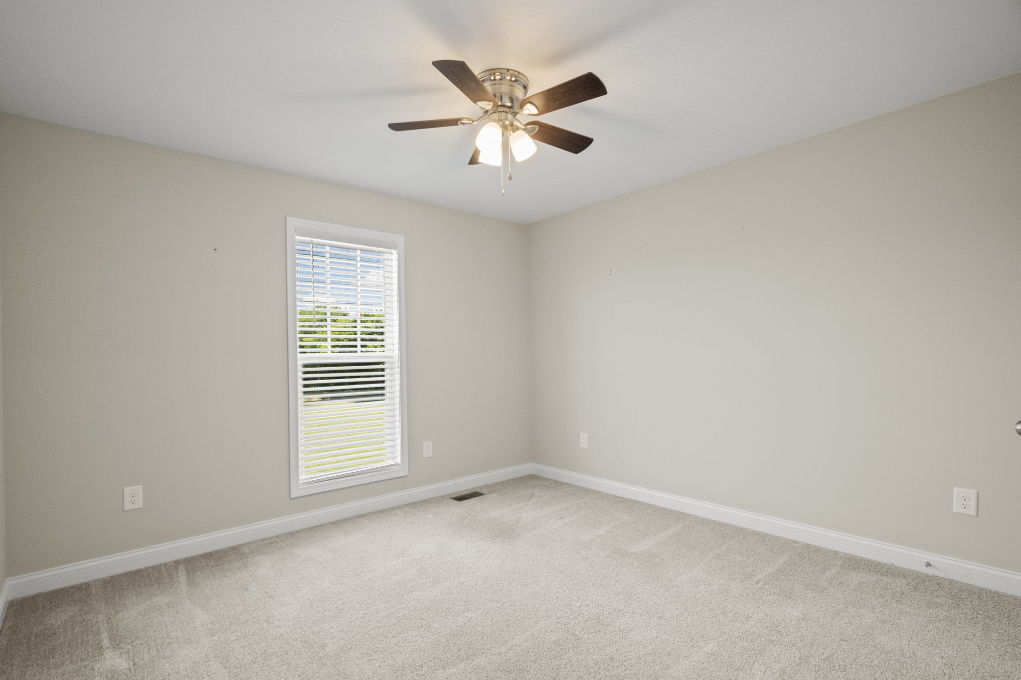 5718 Hoods Branch Road Springfield, TN 37172 - Photo 19 of 47 an empty room with ceiling fan and window