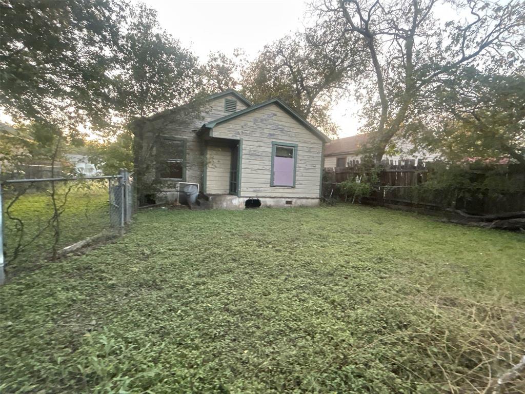 3317 North 23rd Street Waco, TX 76708 - Photo 6 of 22 a view of a house with a yard