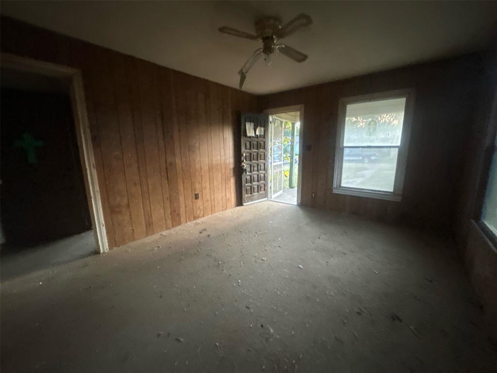 3317 North 23rd Street Waco, TX 76708 - Photo 9 of 22 a view of an empty room with a window