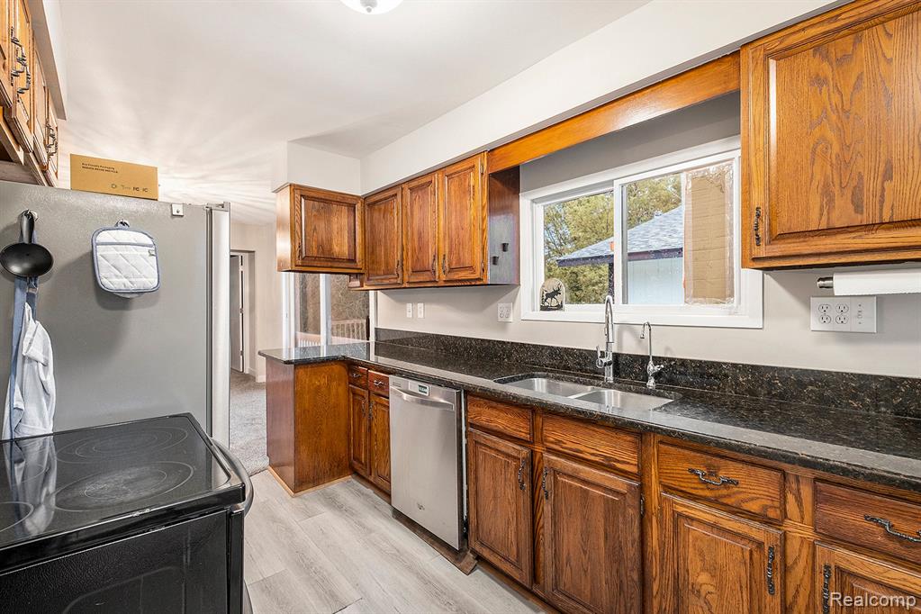 8475 Beard Road Byron, MI 48418 - Photo 9 of 23