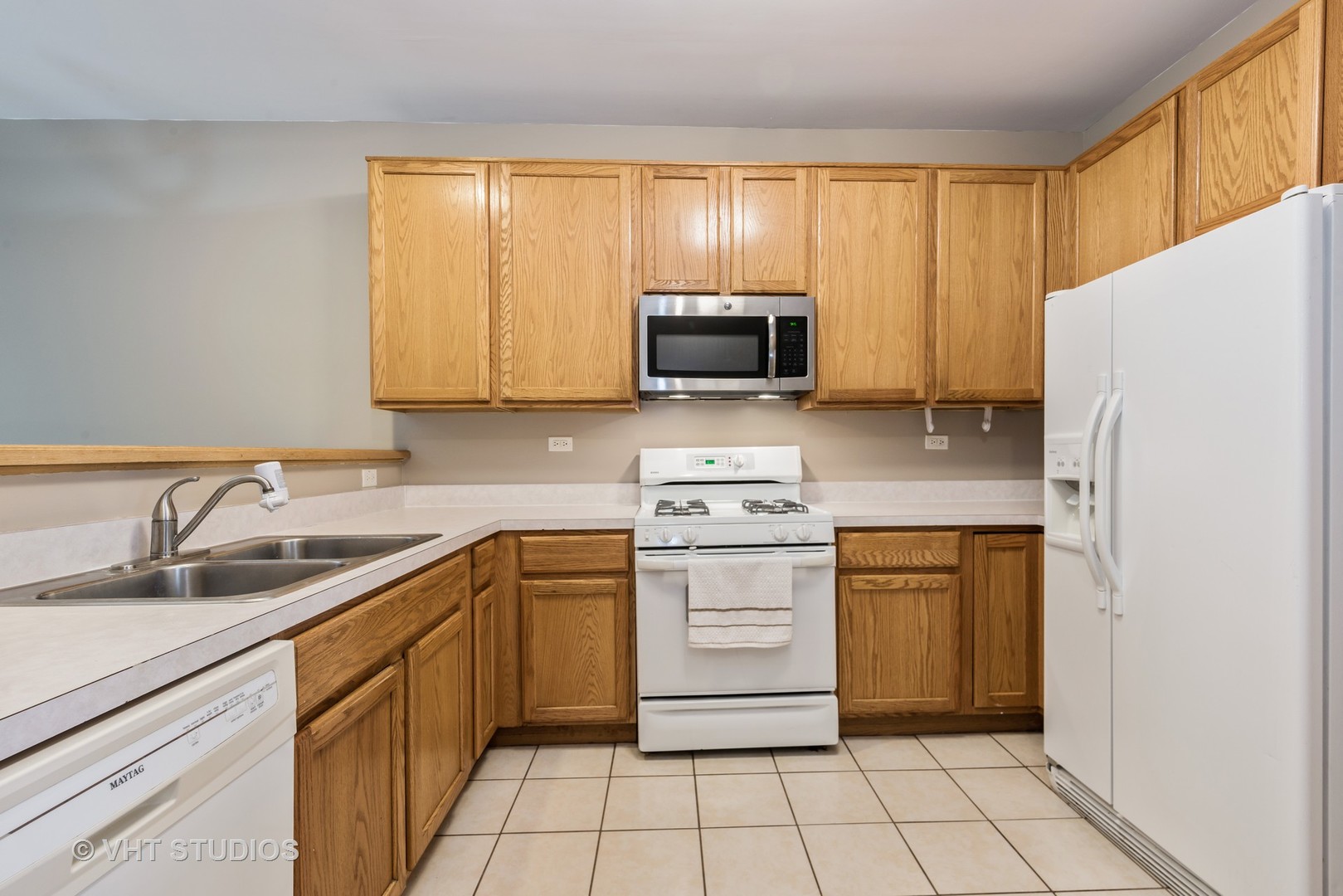 1207 Brookdale Drive Carpentersville, IL 60110 - Photo 5 of 14 a kitchen with a sink stove and microwave