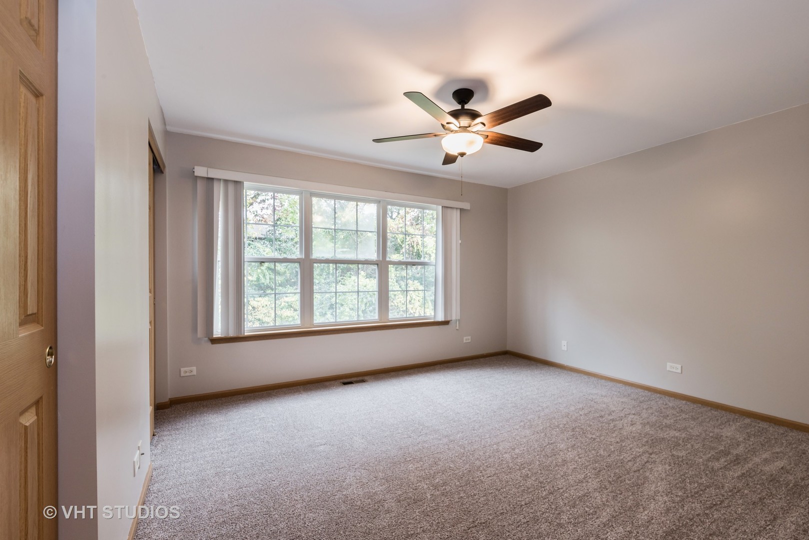 1207 Brookdale Drive Carpentersville, IL 60110 - Photo 7 of 14 a view of room with a ceiling fan and window