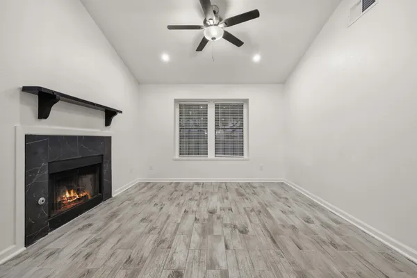 $1,550 | 1411 Gracy Farms Lane, Unit 73, Austin, TX 78758