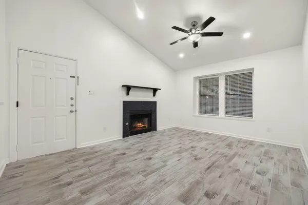 $1,550 | 1411 Gracy Farms Lane, Unit 73, Austin, TX 78758