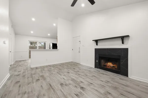 $1,550 | 1411 Gracy Farms Lane, Unit 73, Austin, TX 78758