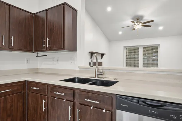 $1,550 | 1411 Gracy Farms Lane, Unit 73, Austin, TX 78758