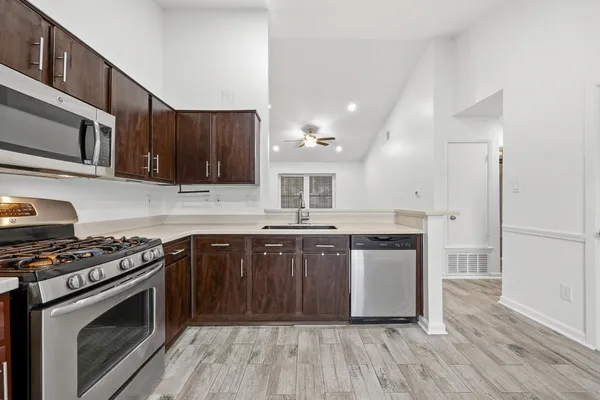 $1,550 | 1411 Gracy Farms Lane, Unit 73, Austin, TX 78758