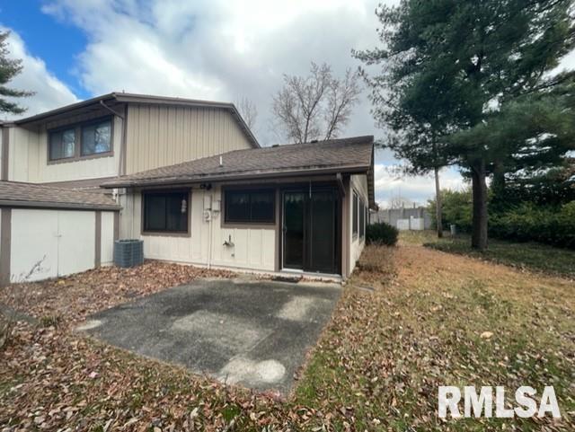17 Oakbend Court Springfield, IL 62704 - Photo 2 of 8
