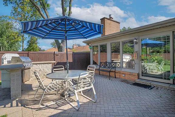 $519,900 | 320 Cornell Avenue, Des Plaines, IL 60016