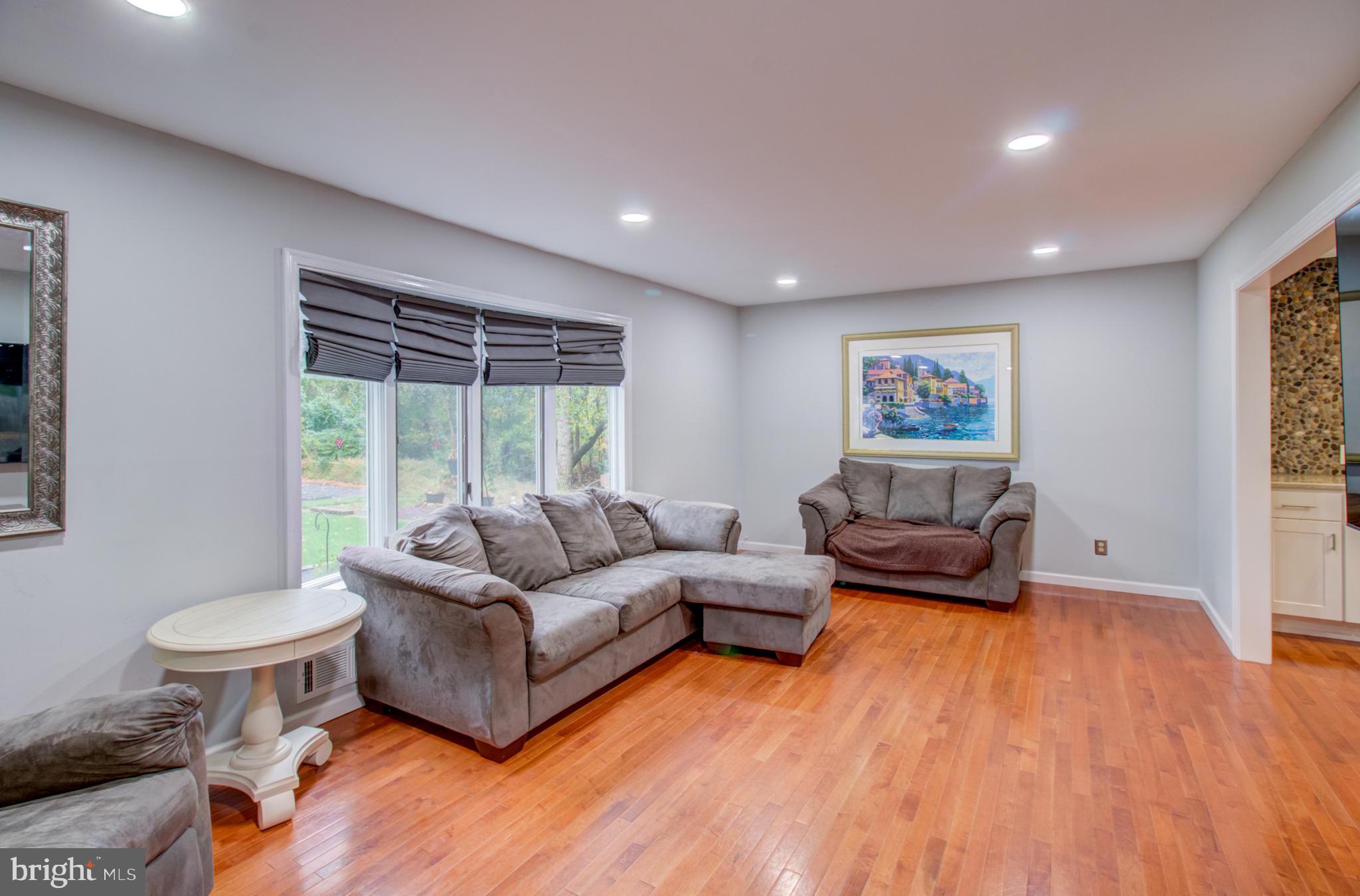 89 Whitehall Road Hamilton, NJ 08690 - Photo 5 of 41