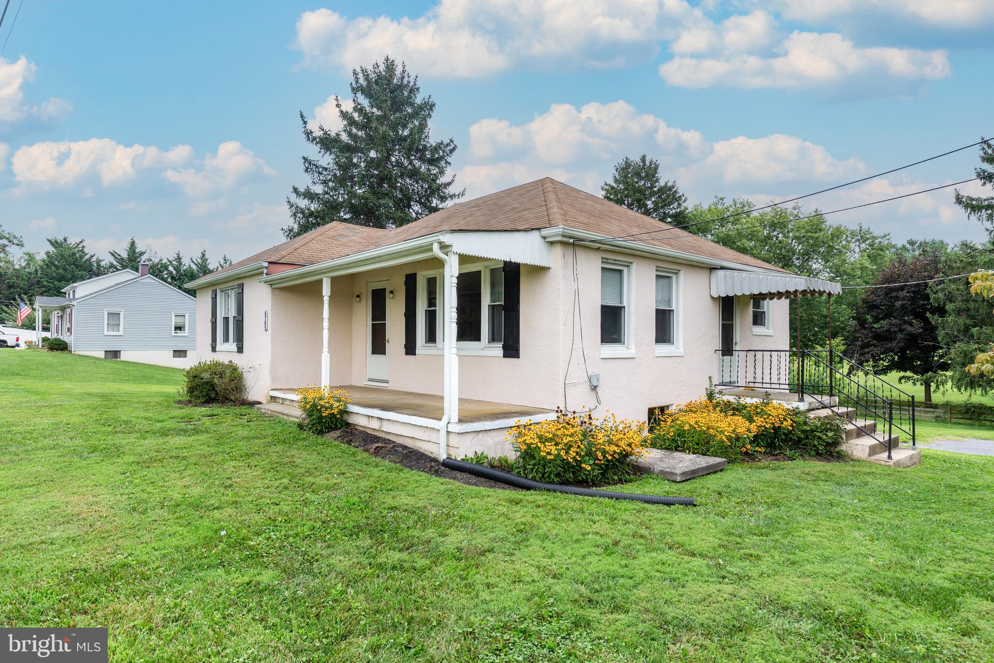 4705 Ridge Road Mount Airy, MD 21771 - Photo 4 of 40 Gallery Image 4