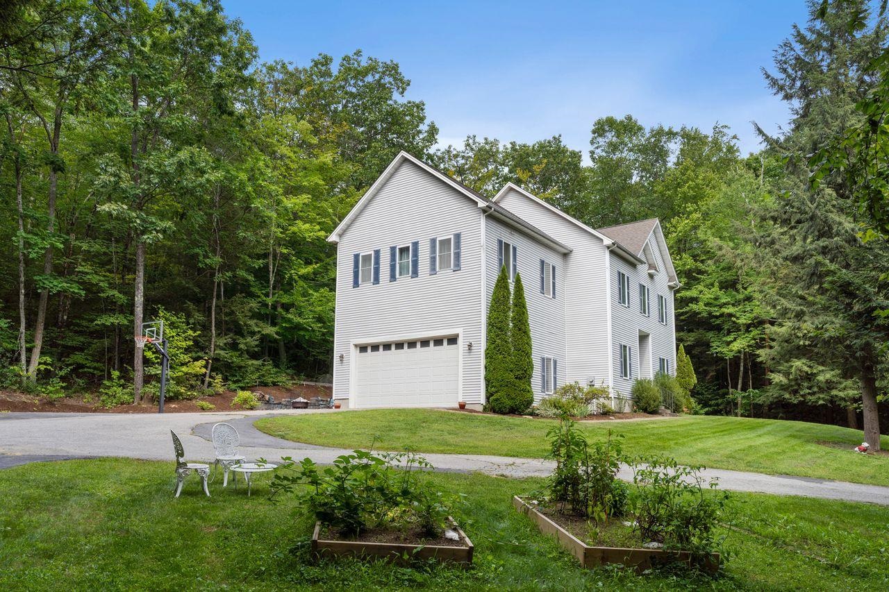 349 New Boston Road Bedford, NH 03110 - Photo 6 of 40