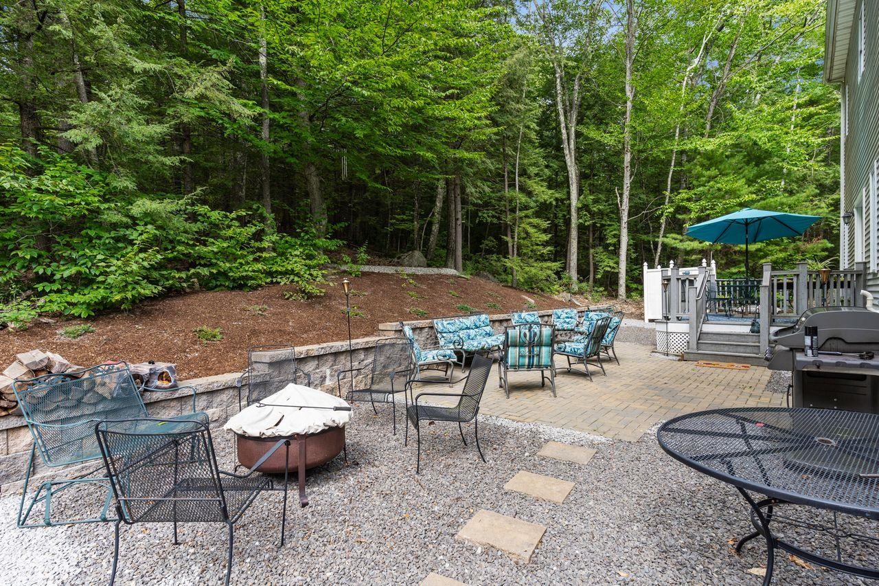 349 New Boston Road Bedford, NH 03110 - Photo 7 of 40