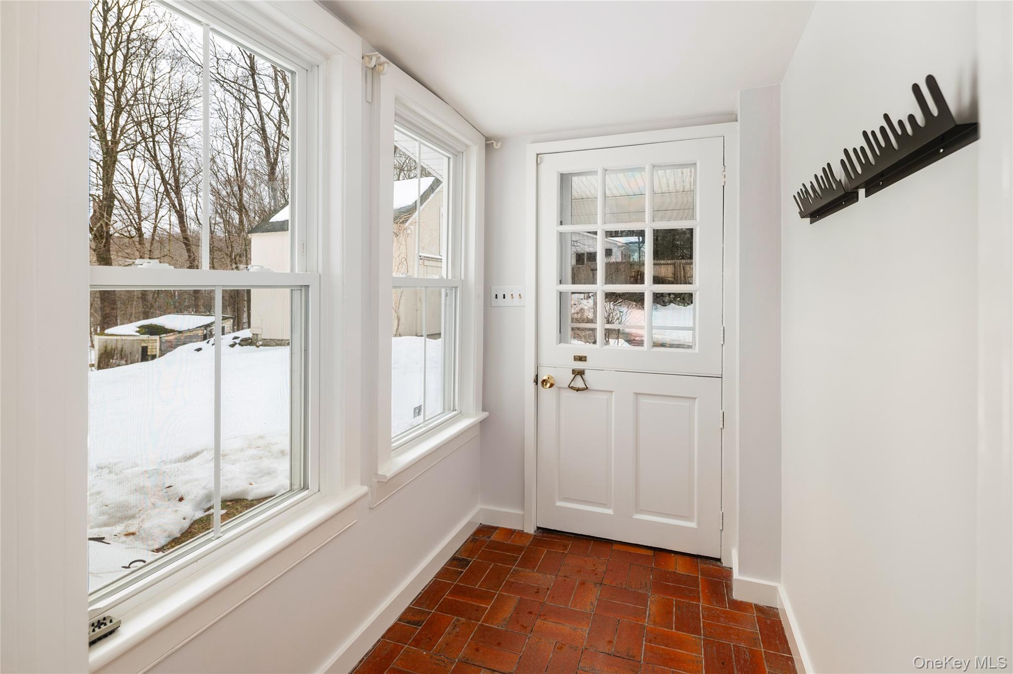277 Old Post Road Bedford, NY 10506 - Photo 22 of 39 an empty room with windows