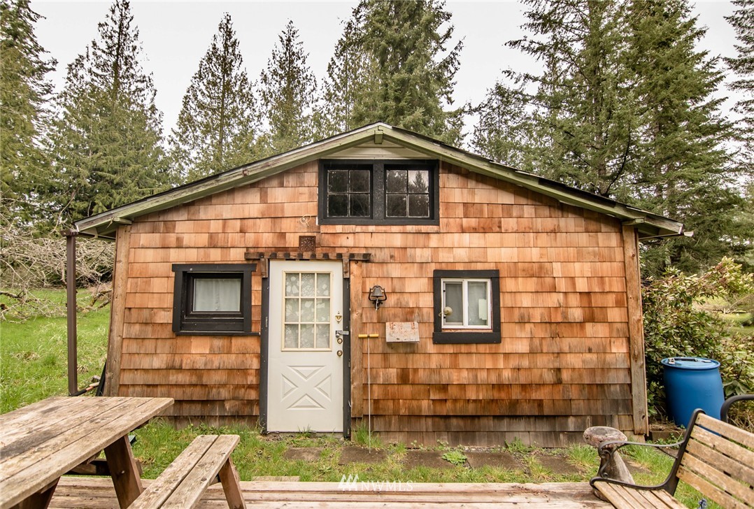 220 George Taylor Road Silverlake, WA 98645 - Photo 3 of 8 Gallery Image 3