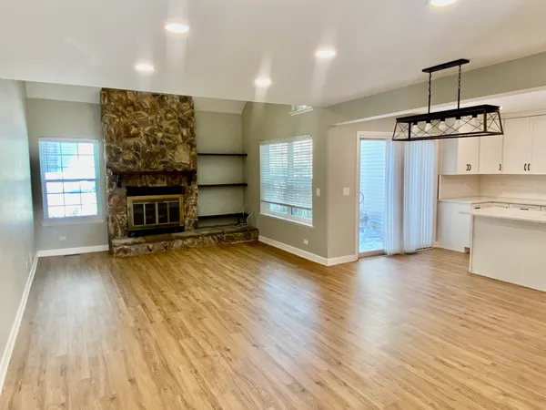 $2,500 | 643 Wilbur Court, Gurnee, IL 60031