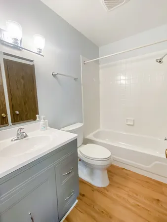 $2,500 | 643 Wilbur Court, Gurnee, IL 60031