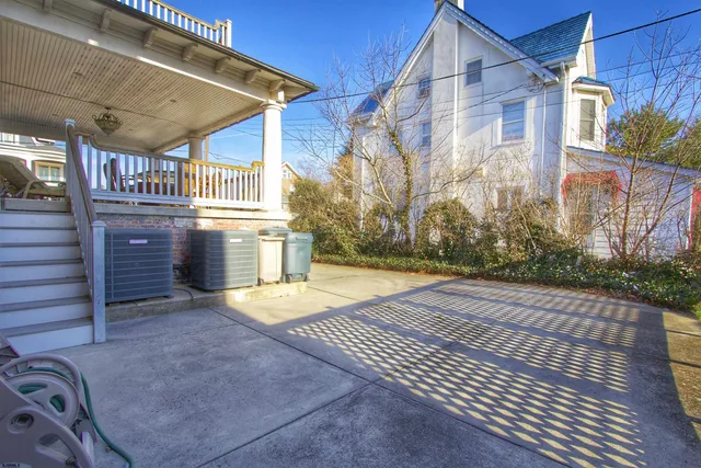 a view of a backyard with pathway