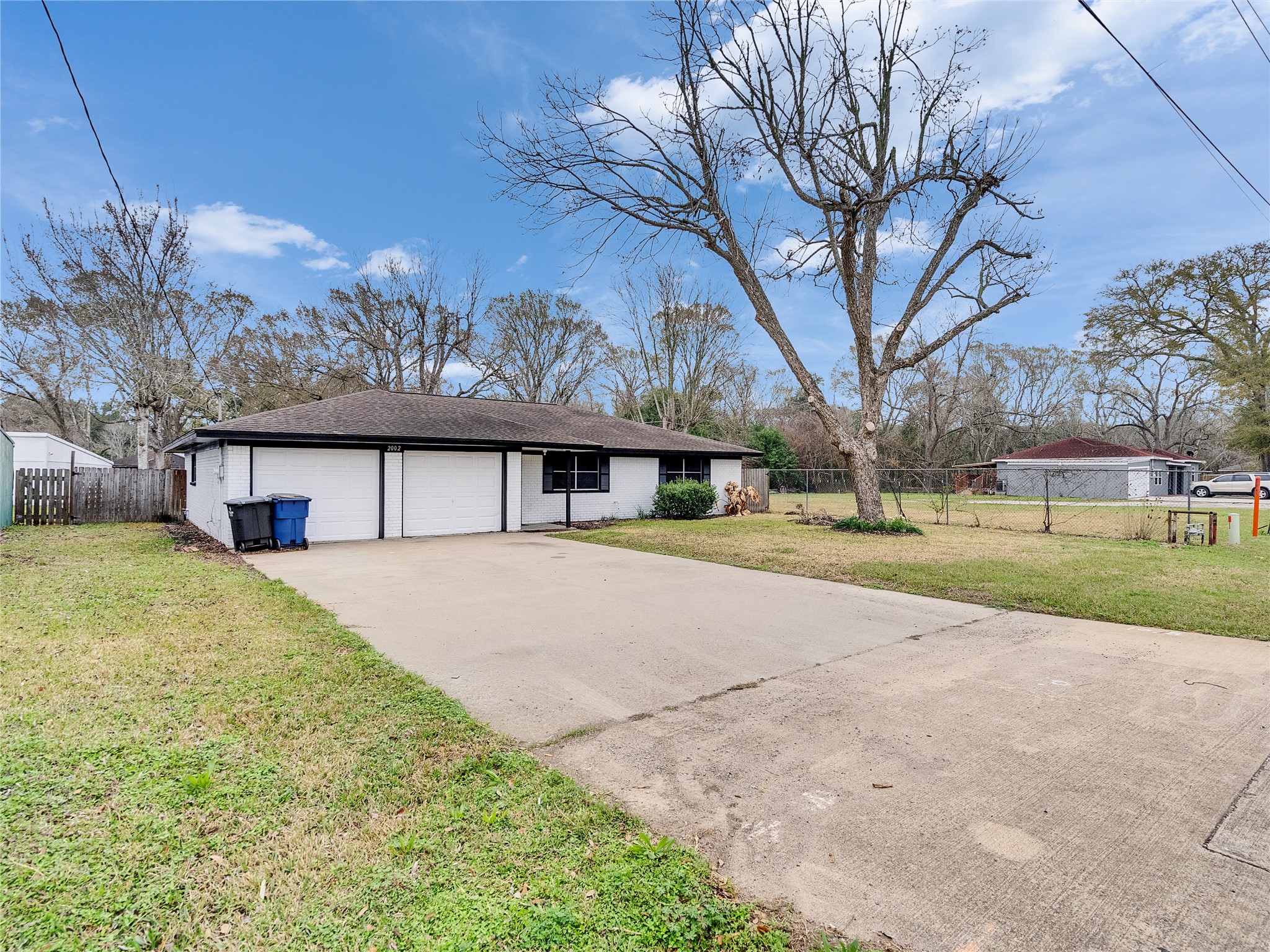 2002 West State Highway 6 Alvin, TX 77511 - Photo 3 of 29 Main House 3bed, 1.5 baths. 2 car garage