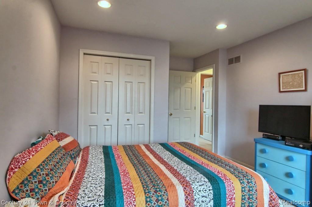 178 Grosvenor Drive Rochester Hills, MI 48307 - Photo 22 of 32