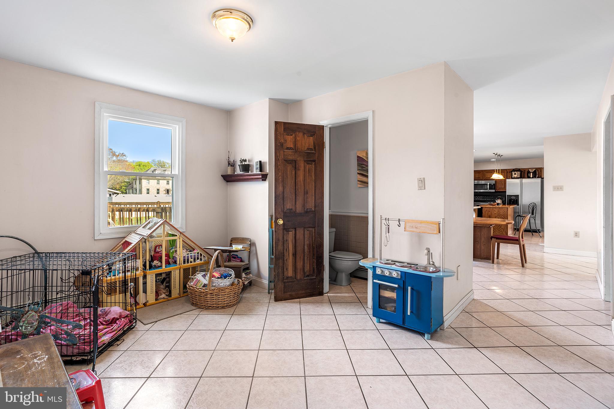 200 Casperson Street Gibbstown, NJ 08027 - Photo 21 of 64 a living room with furniture