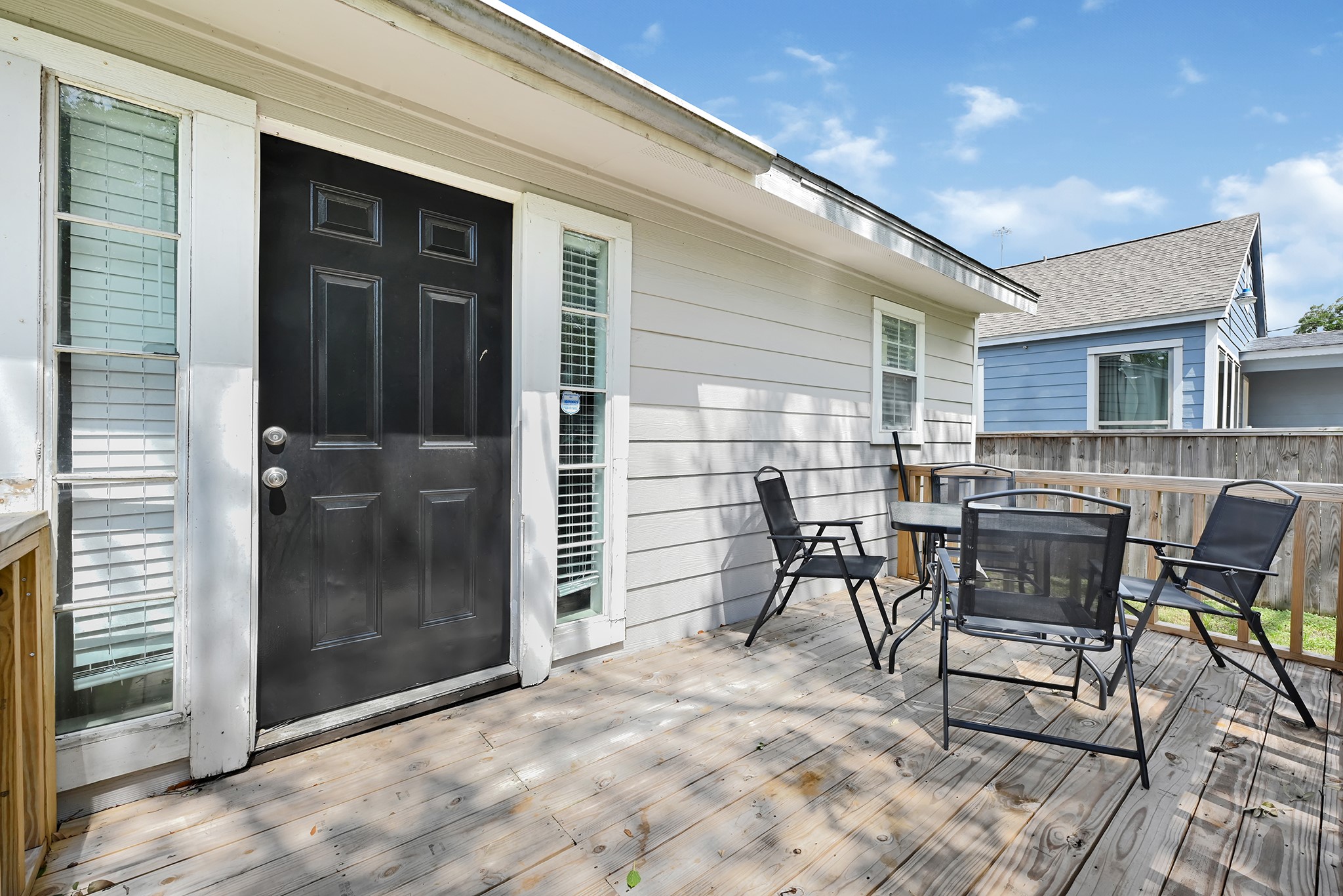 207 Wafer Street Pasadena, TX 77506 - Photo 17 of 26 a patio with table and chairs