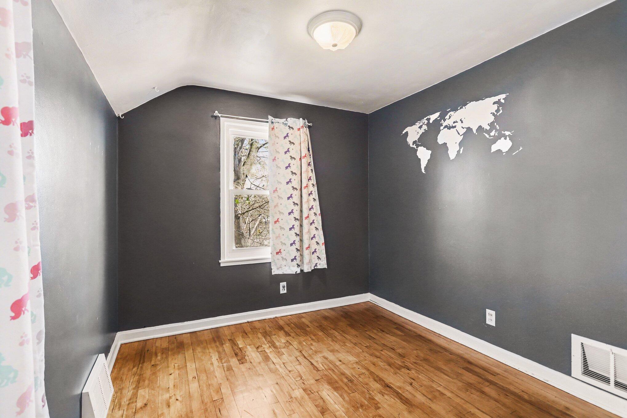 704 Whites Road Kalamazoo, MI 49008 - Photo 16 of 31 Bedroom #2