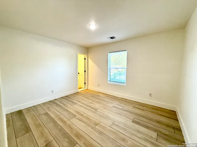 $1,095 | 2204 West San Antonio Street, Unit 5, New Braunfels, TX 78130