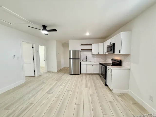 $1,095 | 2204 West San Antonio Street, Unit 5, New Braunfels, TX 78130