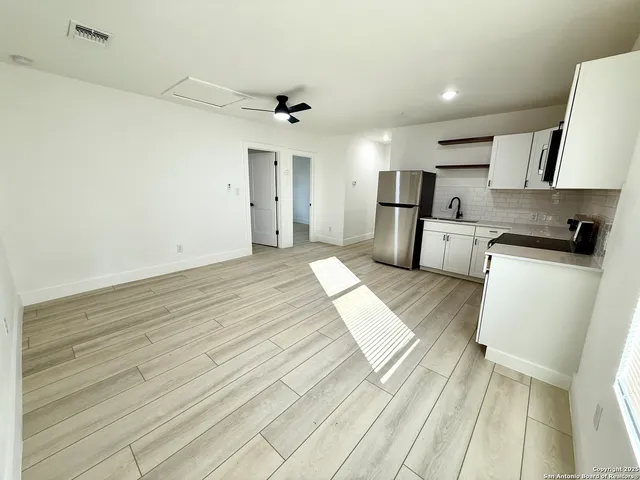 $1,095 | 2204 West San Antonio Street, Unit 5, New Braunfels, TX 78130