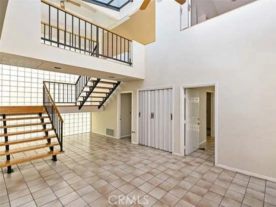 a view of entryway with an entryway