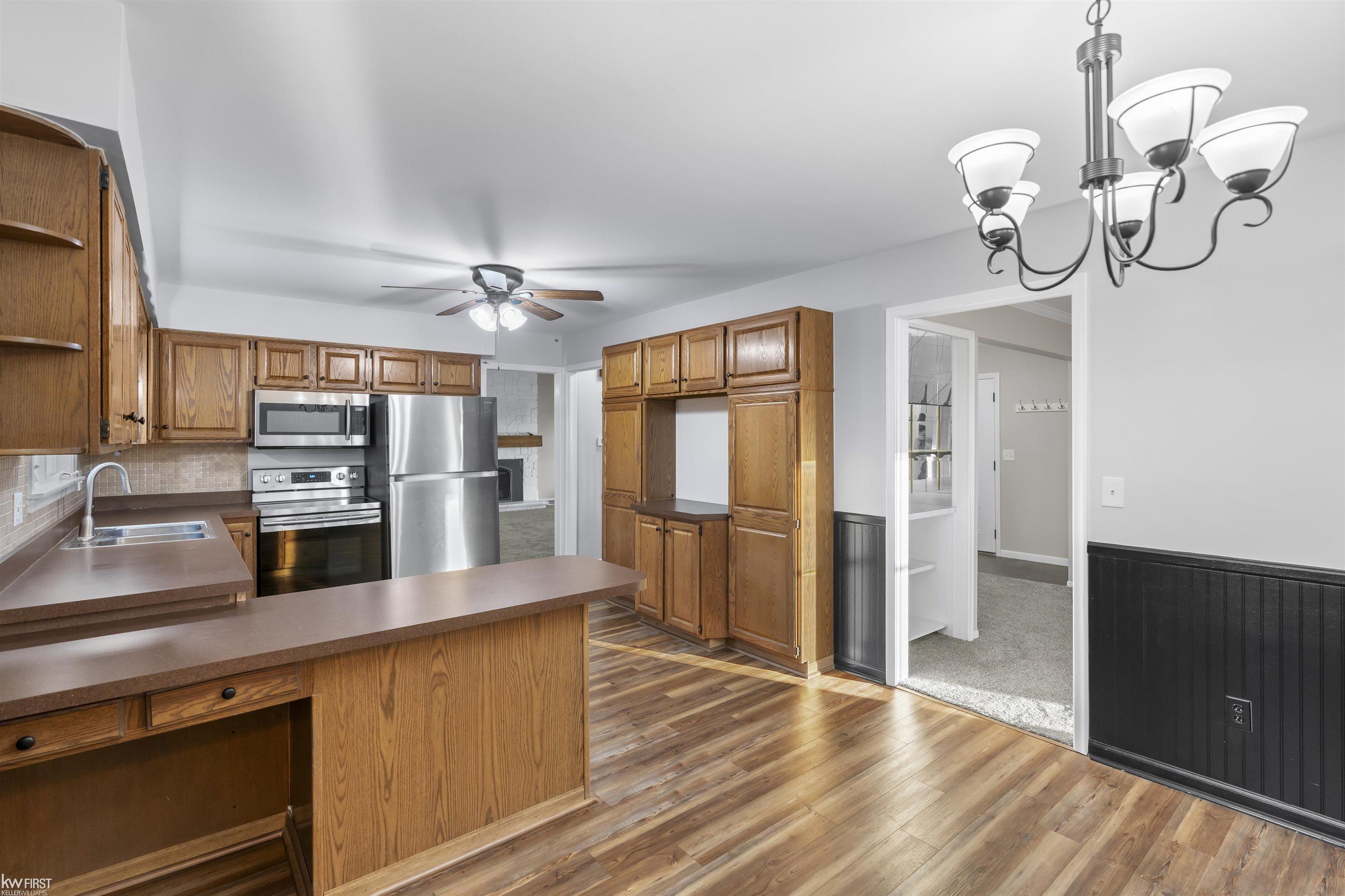 7042 Corunna Road Flint, MI 48532 - Photo 15 of 71 50193056-eaba7f50-92f3-40b6-92d0-9ce933fe39c5.JPG