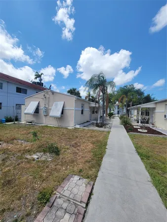 $1,700 | 1822 Johnson Street, Hollywood, FL 33020