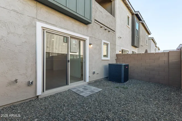 $2,000 | 2820 West White Feather Lane, Phoenix, AZ 85085