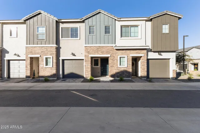 $2,000 | 2820 West White Feather Lane, Phoenix, AZ 85085