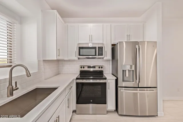 $2,000 | 2820 West White Feather Lane, Phoenix, AZ 85085