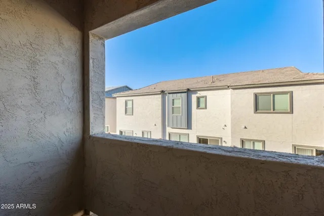 $2,000 | 2820 West White Feather Lane, Phoenix, AZ 85085