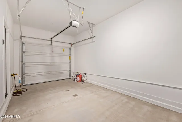 $2,000 | 2820 West White Feather Lane, Phoenix, AZ 85085