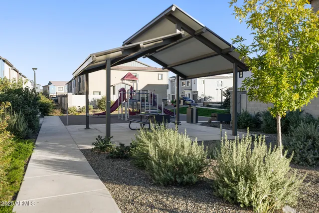 $2,000 | 2820 West White Feather Lane, Phoenix, AZ 85085