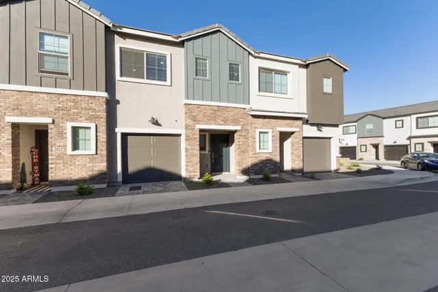 $2,000 | 2820 West White Feather Lane, Phoenix, AZ 85085