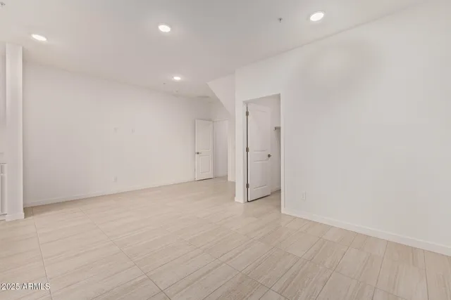 $2,000 | 2820 West White Feather Lane, Phoenix, AZ 85085