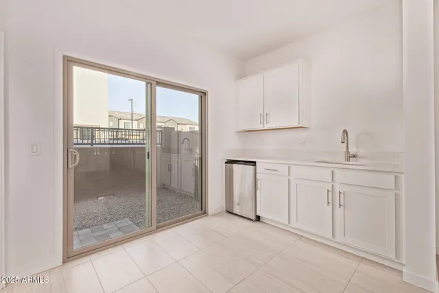 $2,000 | 2820 West White Feather Lane, Phoenix, AZ 85085